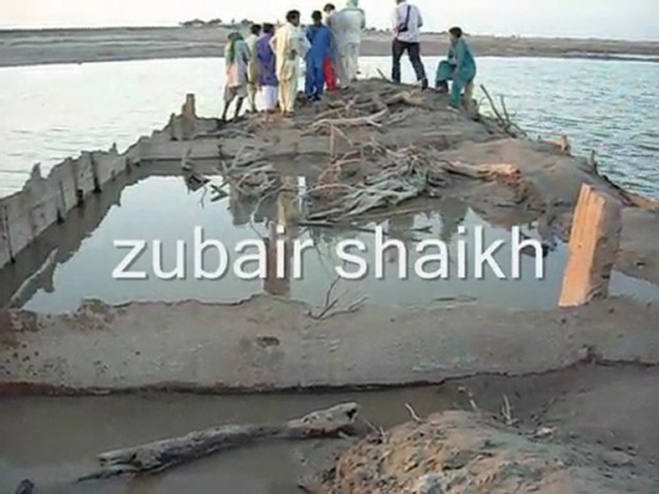 T M KHAN daryae sindh se kae so sal purana jahaz baramad