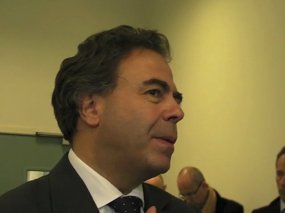 Stages d’anglais gratuits au lycée - Luc Chatel