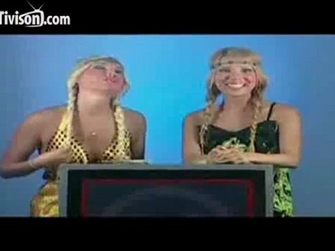 Esra & Ceyda Kardeşler – Sizin Altınızda Olmaktan Çok Mutluy