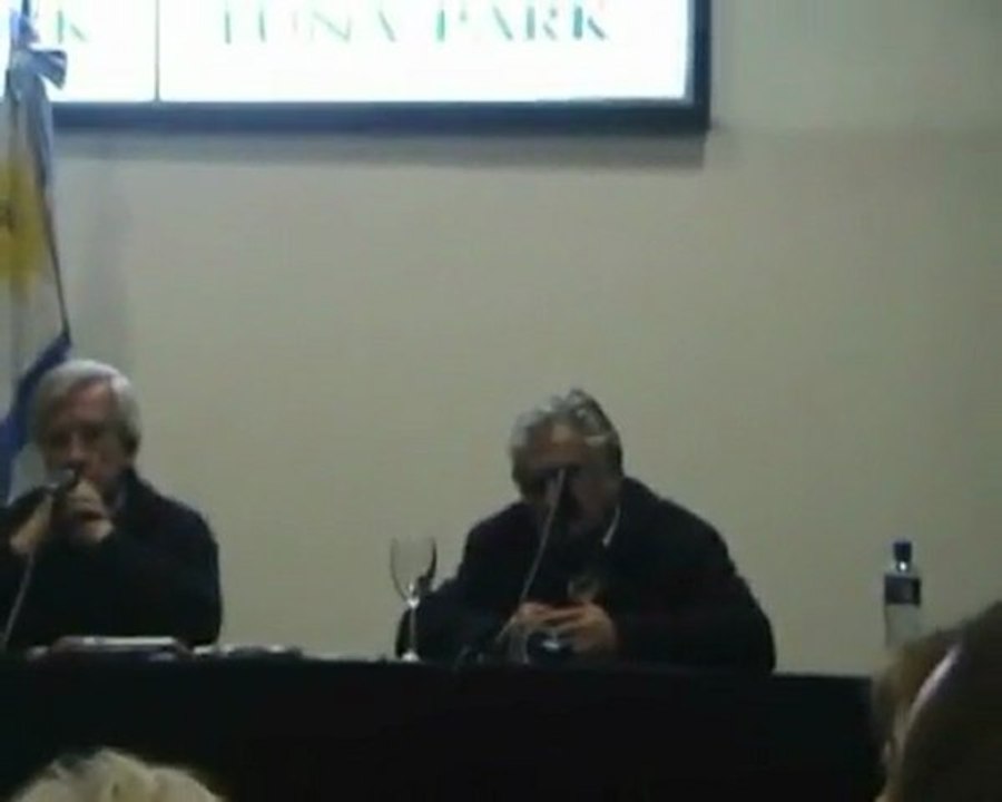 MUJICA DESPRECIA Y APRIETA A PERIODISTA URUGUAYA 11-09-2009