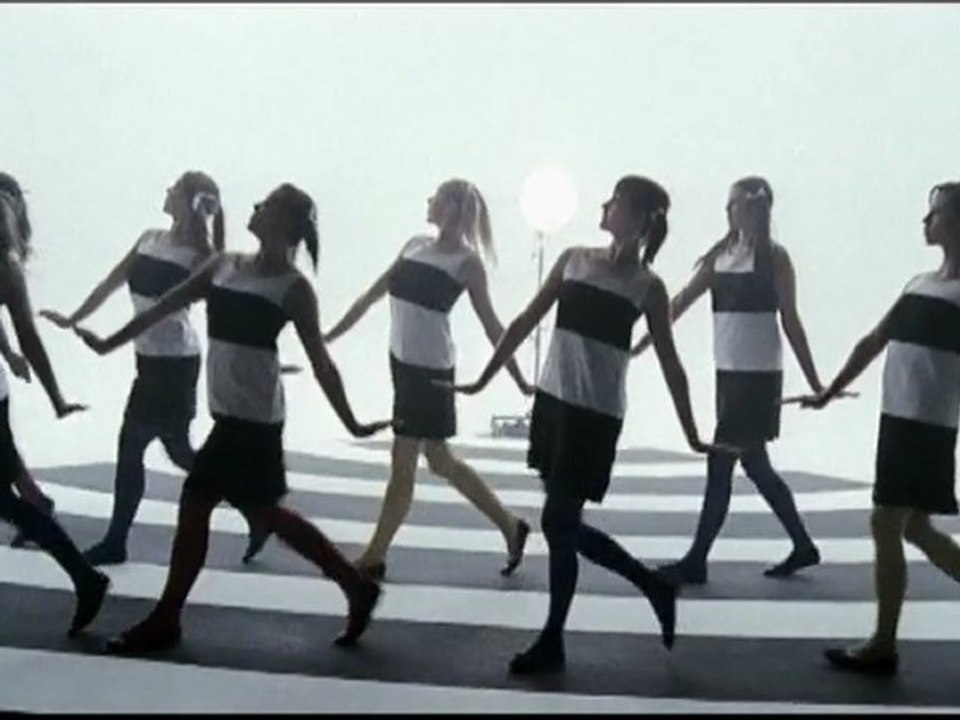 THE LAST SHADOW PUPPETS “Standing Next To Me” (2008)