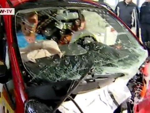 inside it!: Electric car I-MiEV in crash testing | drive it