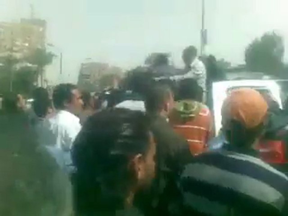 بالفيديو ضابط شرطة يقتل سائق لإختلافهما علي أولوية المرور