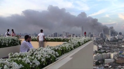 Thailandia - Gli incendi delle Camicie Rosse a Bangkok 2