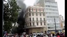 Grecia - Atene, Intrappolati nella banca data alle fiamme