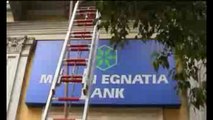 Grecia - Atene, la banca in fiamme, 3 morti