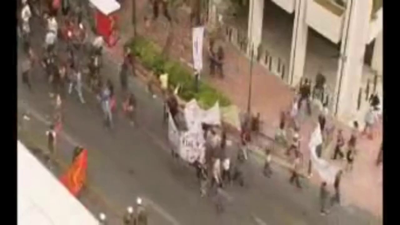 Grecia - Gli scontri di Atene tra manifestanti e forze dell'ordine 3