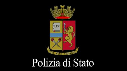 Palermo - Una clochard saccheggia l'Albero di Falcone