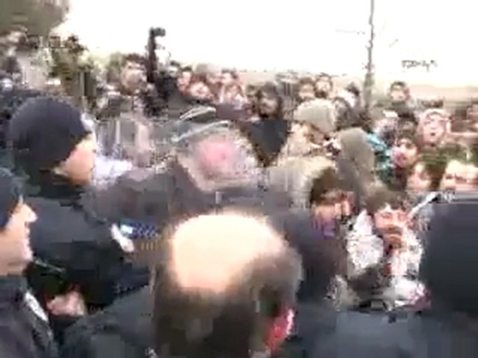 üniversitelilerden ulaşım protestosu