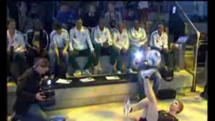 Germania - Beckenbauer presenta il pallone della finale di di Sudafrica 2010