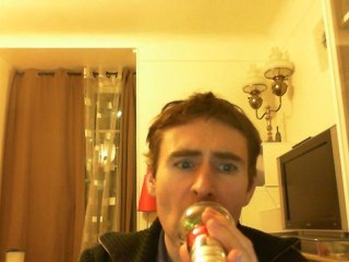 Wiwi égratigne "les sans papiers"