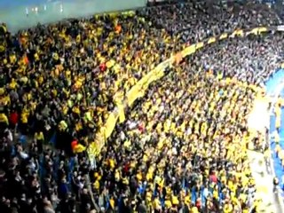 Οι φίλοι του Άρη τραγουδούν στο City of Manchester Stadium