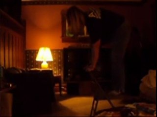 Mamma ballerina sconfitta dalla sedia