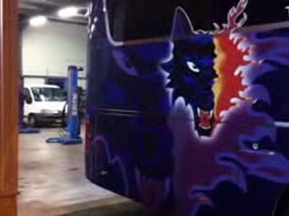 Le bus des Brûleurs de Loups