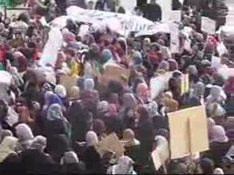 Libia - Donne libiche per le strade di Bengasi