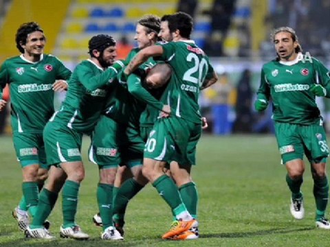 BURSASPOR,ZİRVE TAKİBİNİ SÜRDÜRDÜ