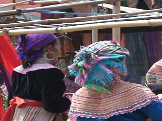 Petit marché dans les montagnes du Nord-Vietnam