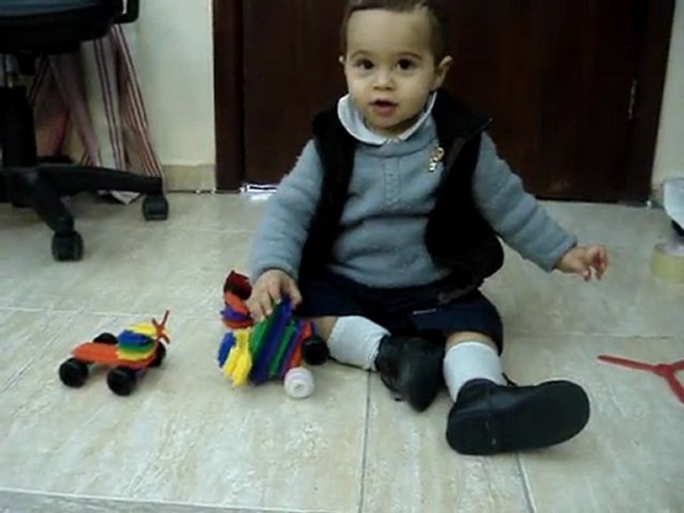 Anaël joue 3 (18 mois)