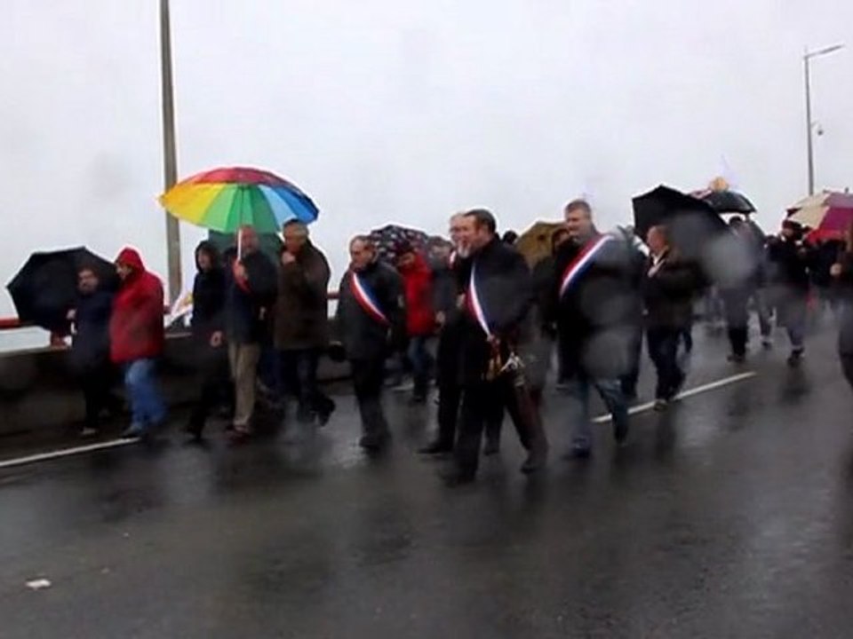 Manifestation du personnel pénitentiaire sur le pont de Ré