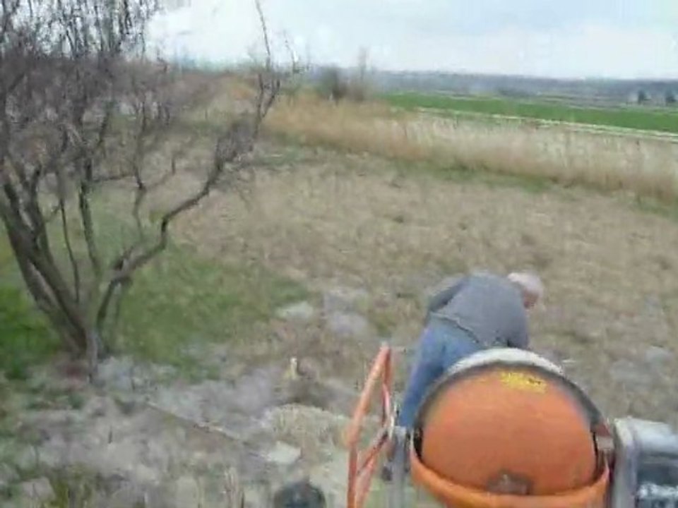 Travaux à l'Aéro Modélisme Club de Pujaut.