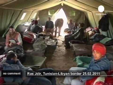 Tunisians help refugees from Libya - no comment