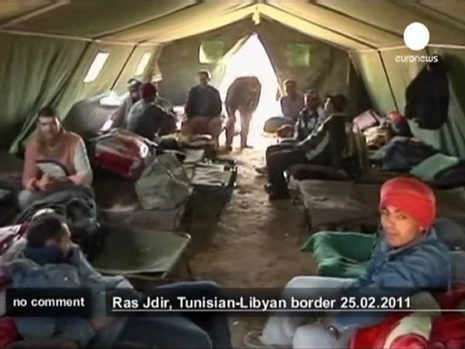 Tunisians help refugees from Libya - no comment