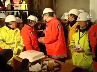 BAŞBAKAN'A SÜPRİZ DOĞUM GÜNÜ