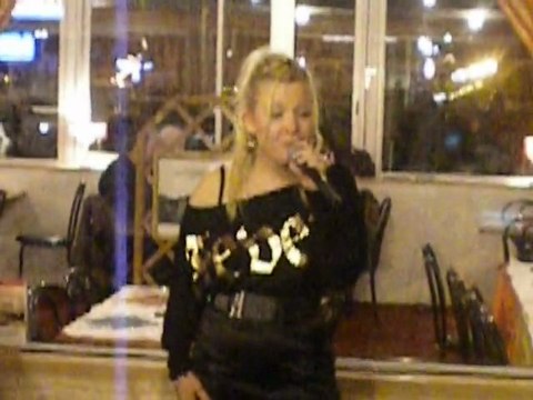 ANNE CLAIRE JE VIENS DU SUD resto karaoke 26022011 041