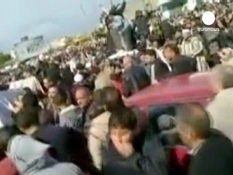 Libia: Misurata seppellisce i morti, si spara ancora