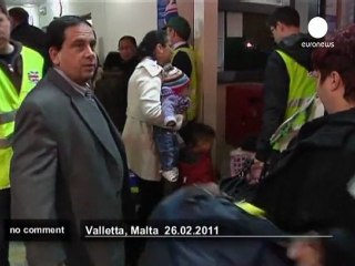 Des expatriés fuyant la Libye arrivent à... - no comment