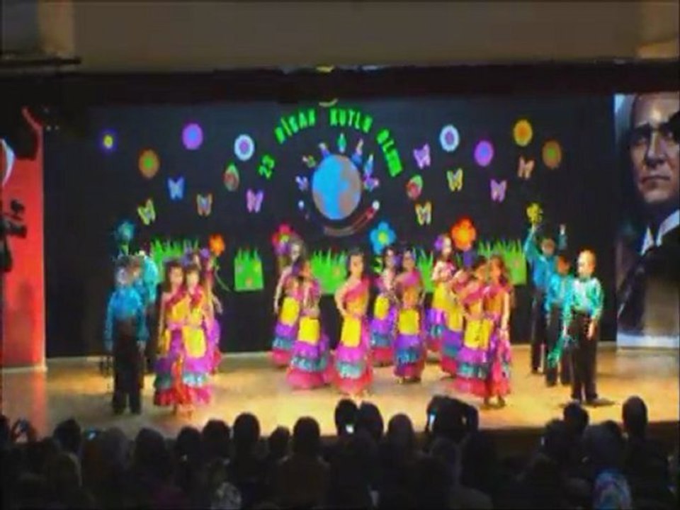 pendik süreyyapaşa İ.O  anasınıfı 23 Nisan dans gösteri