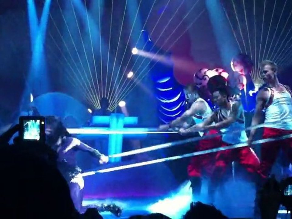 Katy Perry (25.02.2011) - Who Am I Living For?