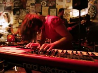 Bruit Qui Court - Paye tes héros - Mundicore Films