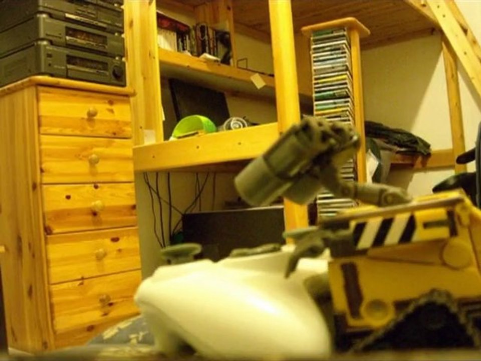 Wall-E joue à la Xbox 360 !