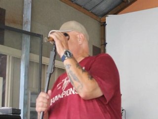 Bo Santo 'one voice'  sings a thousand songs