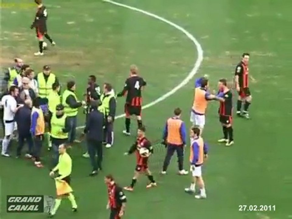 Il Foggia non restituisce palla e segna: rissa in campo