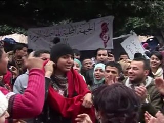 Tunisie: scènes de liesse après la démission de Ghannouchi