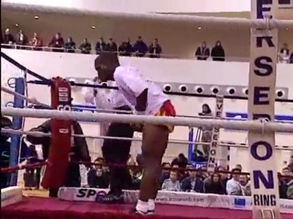 Match de boxe thai à couper le souffle