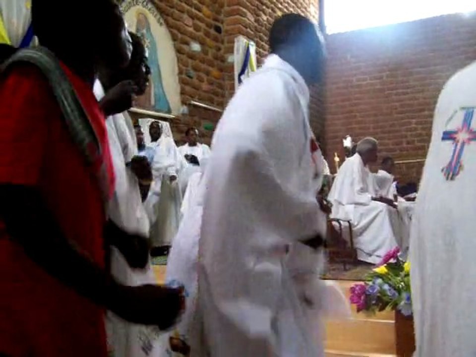 Burkina Faso, Dissin, danse finale de la messe du 15 août