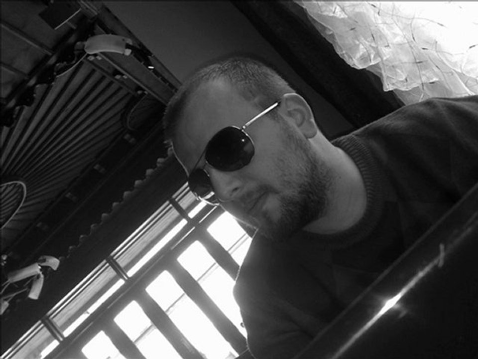 Birkaç Beden Önce - Eser otur (Gökhan Tepe)17.02.2011