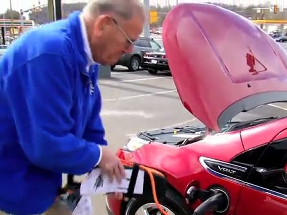 84-Year-Old Man Takes Delivery of 2011 Chevy Volt
