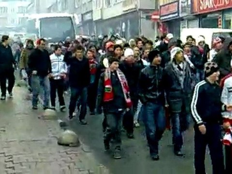 Takımı karşılama 2 / Hatay maçı - bayrampasalilar.com