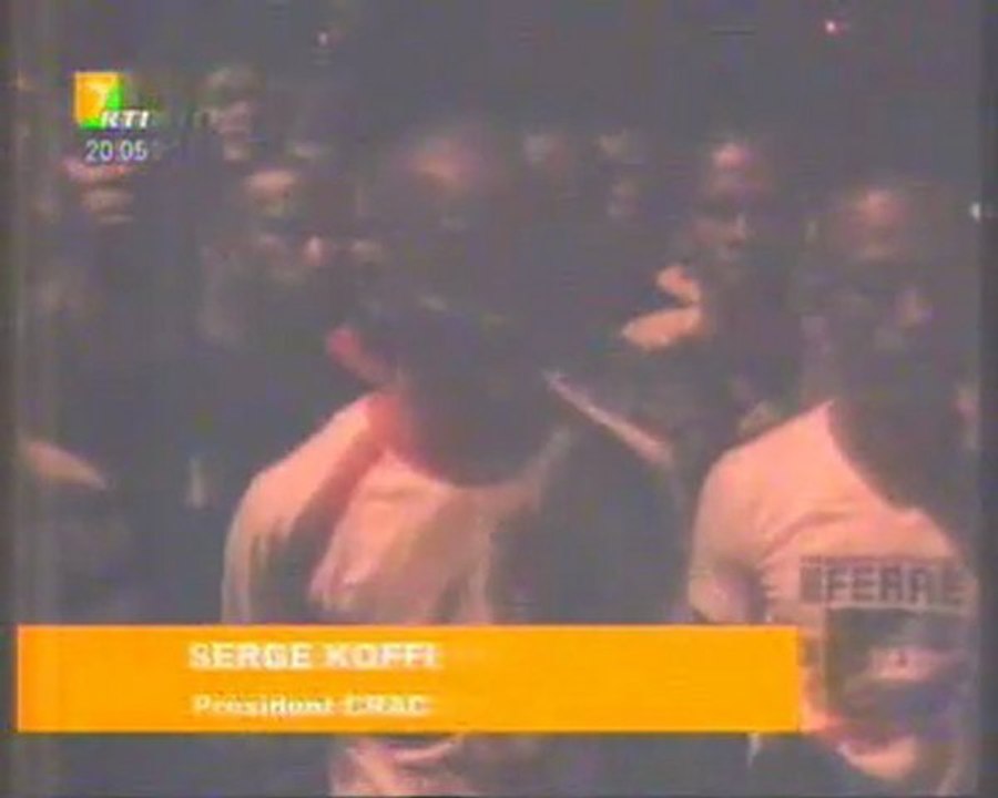Des milliers d’ivoiriens présents devant la résidence