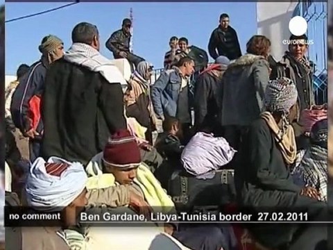 Angry crowds of evacuees at the tunisian border - no comment
