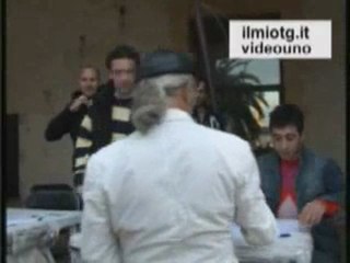 i "grillini" raccolgono firme