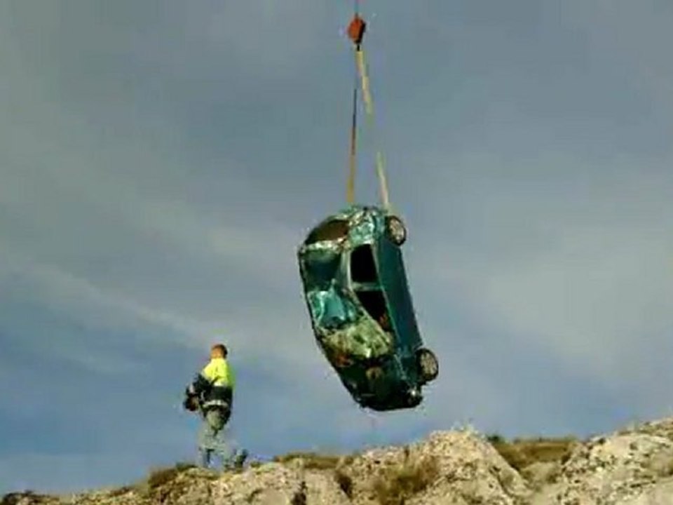 incidente. auto nella gravina