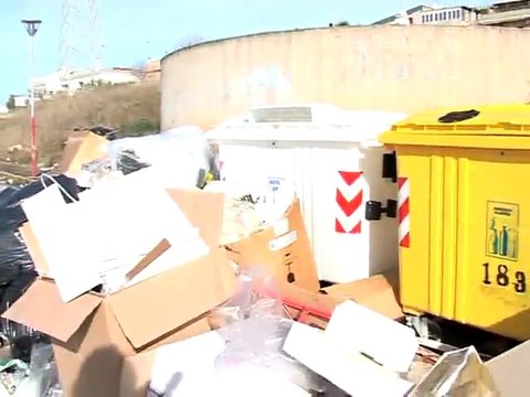 discarica a cielo aperto nella zona Paip di Matera