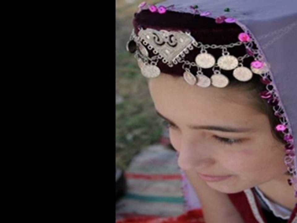 Kardeş Türküler '' Bahçede Yeşil Çınar ''