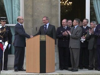 Défense: Alain Juppé passe la main à Gérard Longuet