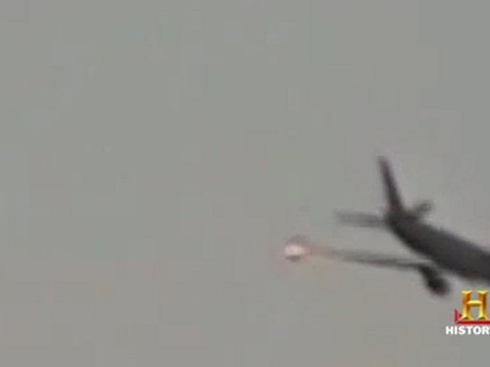 Orange UFO over Japan Osaka Airport